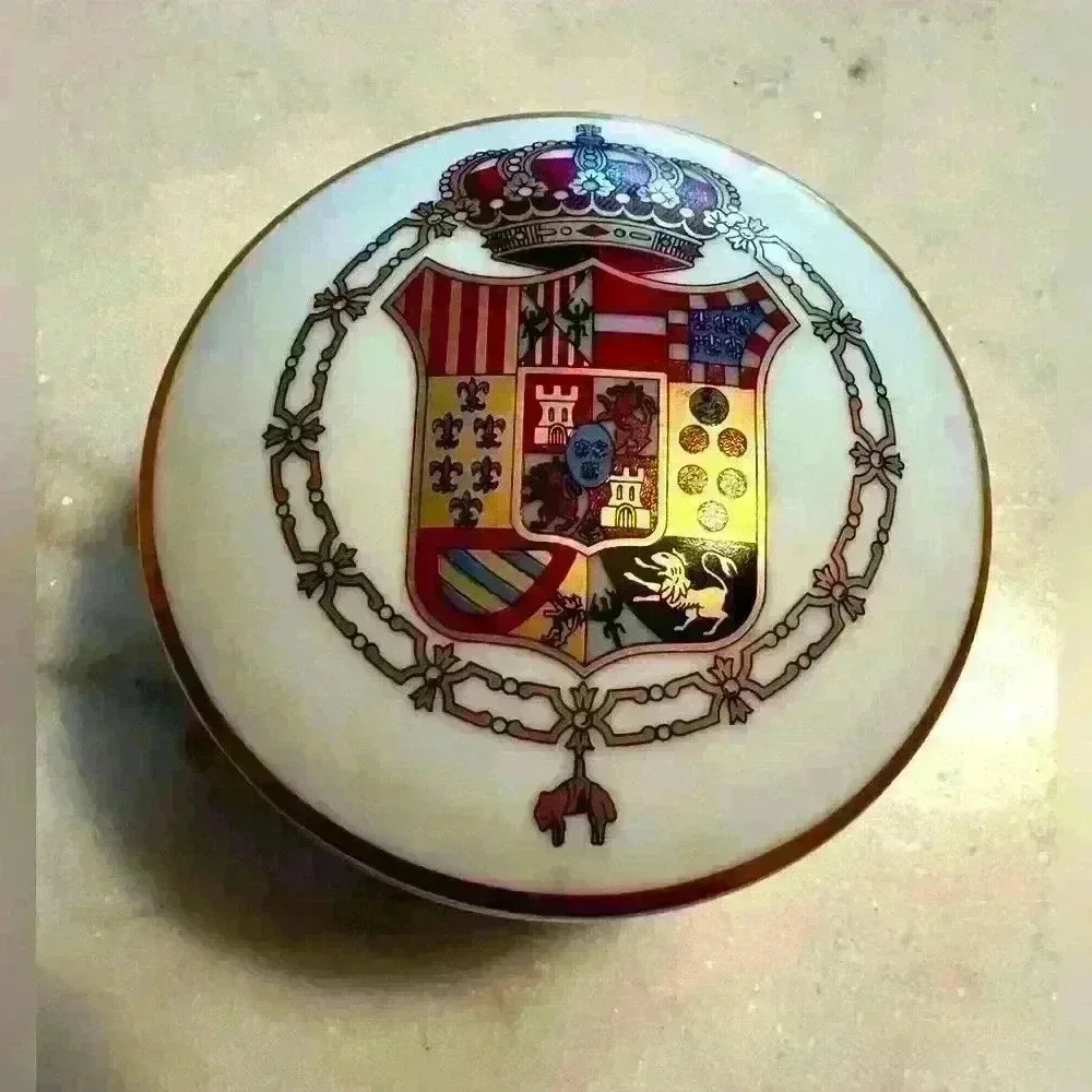 BIDASOA  PORCELAN TRINKET DISH WITH LID,  3” diameter, MADE IN SPAIN